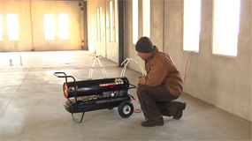 Using the 190,000 BTU Kerosene Forced Air Portable Heater.